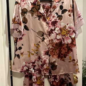 Lilac and London Women's Floral Satin Pajamas Set Size 2X Sheer Trim Cropped